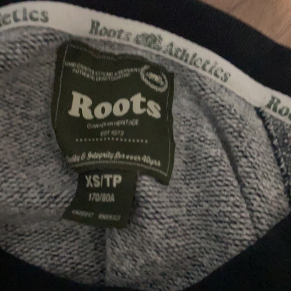 roots crewneck - Picture 3 of 3